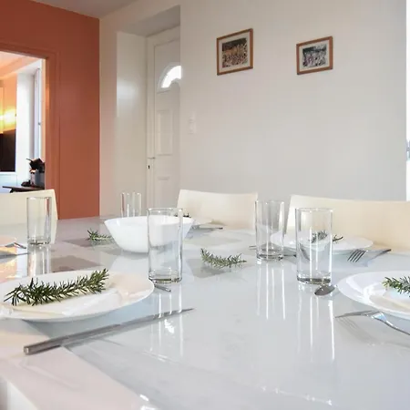 Ferienhaus Beautiful In Marcouf With Kitchen
